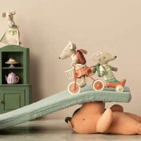 Maileg - Tricycle Trailer Mouse Coral